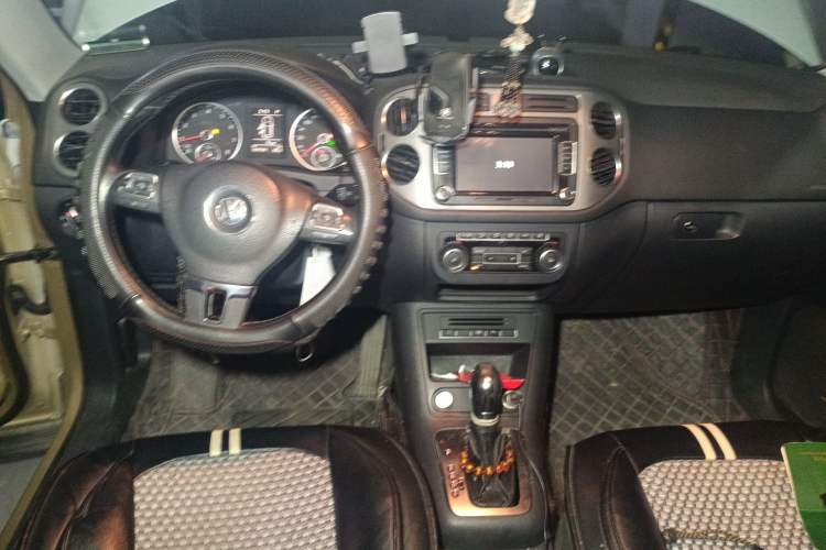 Used Volkswagen Tiguan 2012 1.8TSI Automatic All-Wheel Drive Elite Edition Center Console