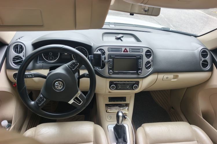 Used Volkswagen Tiguan 2012 2.0 TSI Automatic All-Wheel Drive Elite Edition Center Console