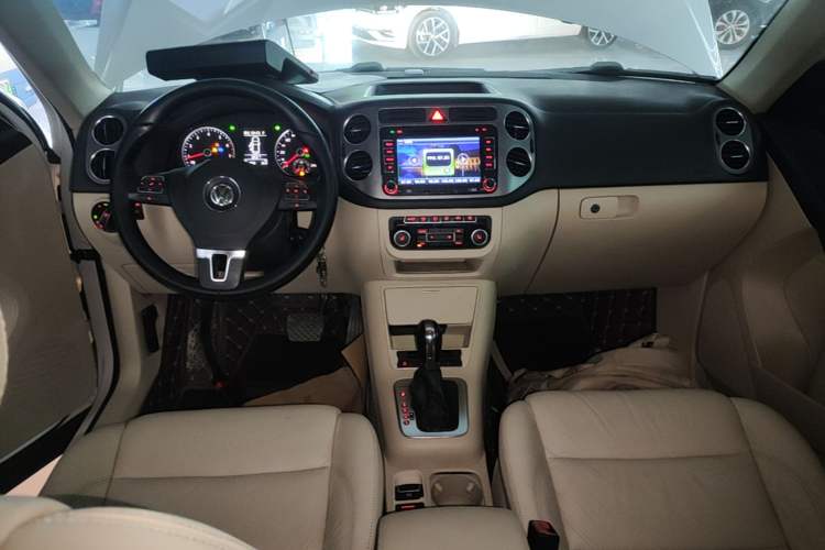 Used Volkswagen Tiguan 2012 1.8TSI Automatic All-Wheel Drive Fashion Edition Center Console