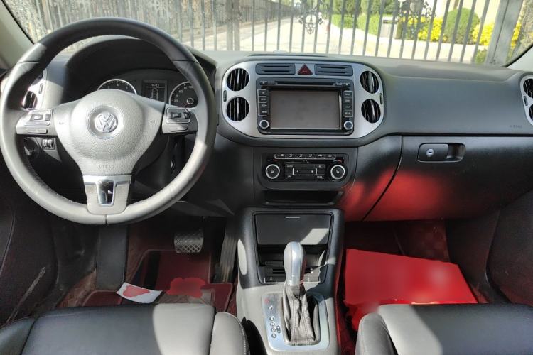 Used Volkswagen Tiguan 2012 1.8TSI Automatic All-Wheel Drive Fashion Edition Center Console