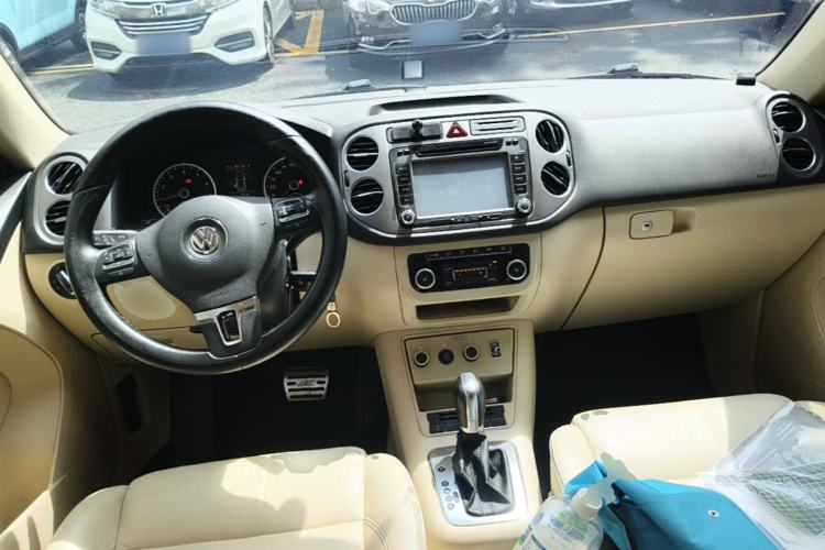 Used Volkswagen Tiguan 2012 1.8TSI Automatic Two-Wheel Drive Elite Edition Center Console