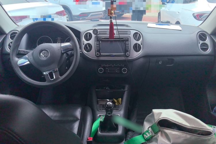 Used Volkswagen Tiguan 2012 1.8TSI Manual Two-Wheel Drive Enjoyment Edition Center Console