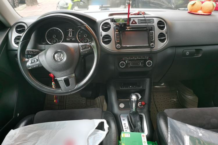 Used Volkswagen Tiguan 2012 2.0 TSI Automatic All-Wheel Drive Flagship Edition Center Console