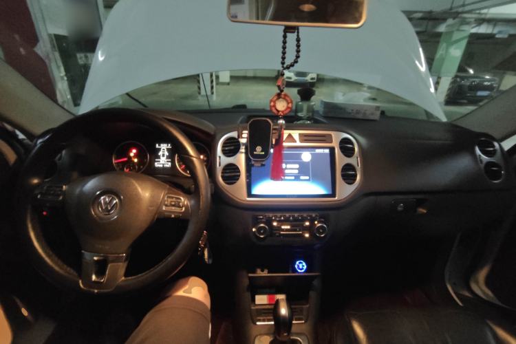 Used Volkswagen Tiguan 2012 1.8TSI Automatic Two-Wheel Drive Zhaoshi Edition Center Console