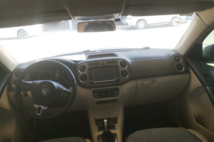 Used Volkswagen Tiguan 2012 1.8TSI Automatic Two-Wheel Drive Trend Edition Center Console