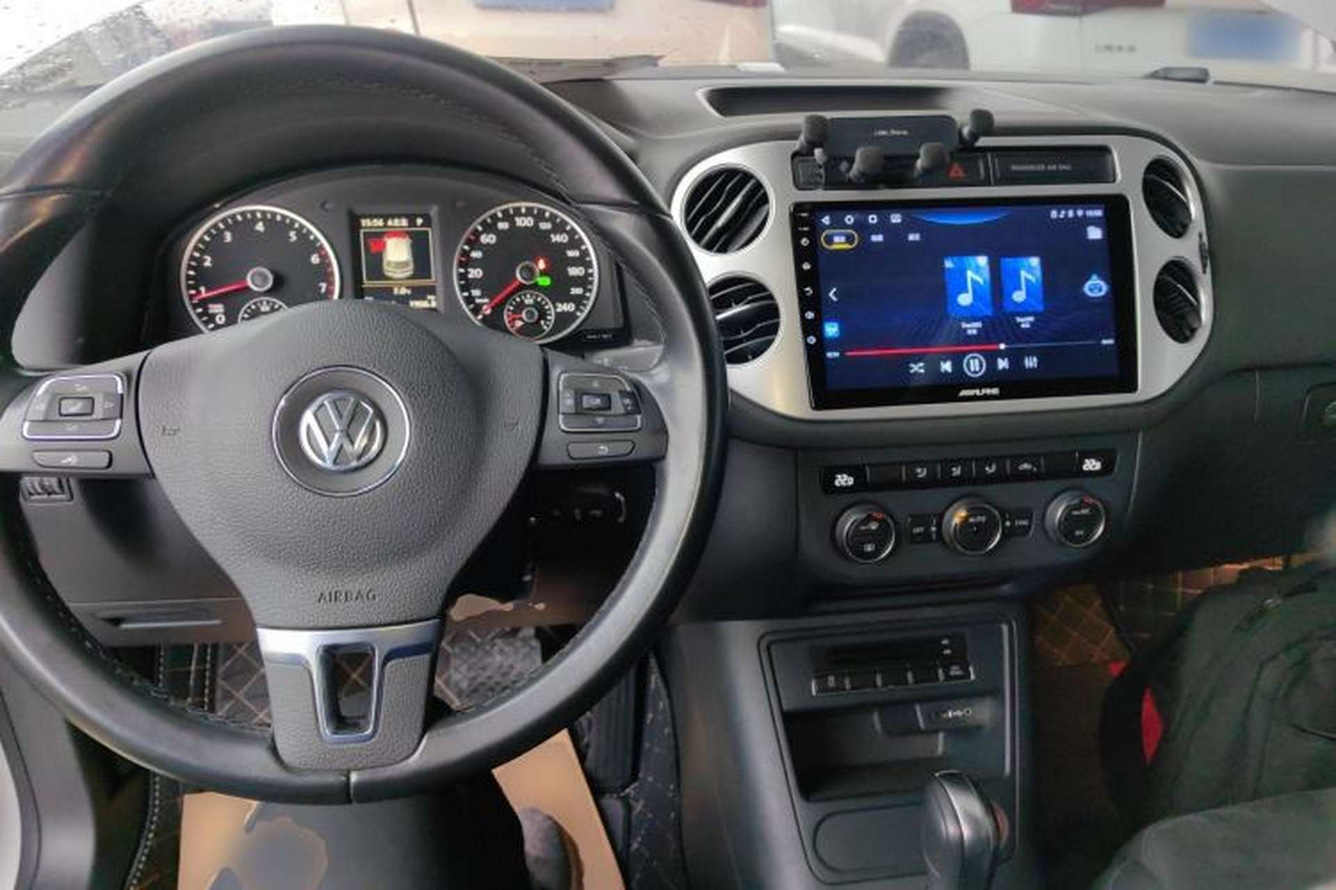 Used Volkswagen Tiguan 2012 2.0 TSI Comfort Edition Center Console