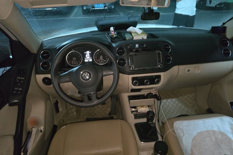 Used Volkswagen Tiguan 2012 1.8TSI Manual Two-Wheel Drive Urban Edition Center Console