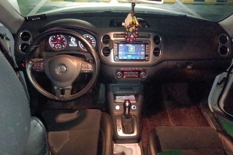 Used Volkswagen Tiguan 2012 2.0 TSI Automatic All-Wheel Drive Flagship Edition Center Console