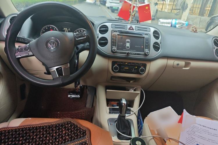 Used Volkswagen Tiguan 2012 1.8TSI Automatic All-Wheel Drive Fashion Edition Center Console