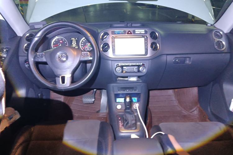 Used Volkswagen Tiguan 2012 2.0 TSI Automatic All-Wheel Drive Flagship Edition Center Console