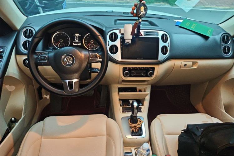 Used Volkswagen Tiguan 2012 1.8TSI Automatic All-Wheel Drive Fashion Edition Center Console