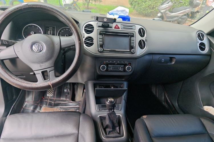 Used Volkswagen Tiguan 2012 1.8TSI Manual Two-Wheel Drive Enjoyment Edition Center Console