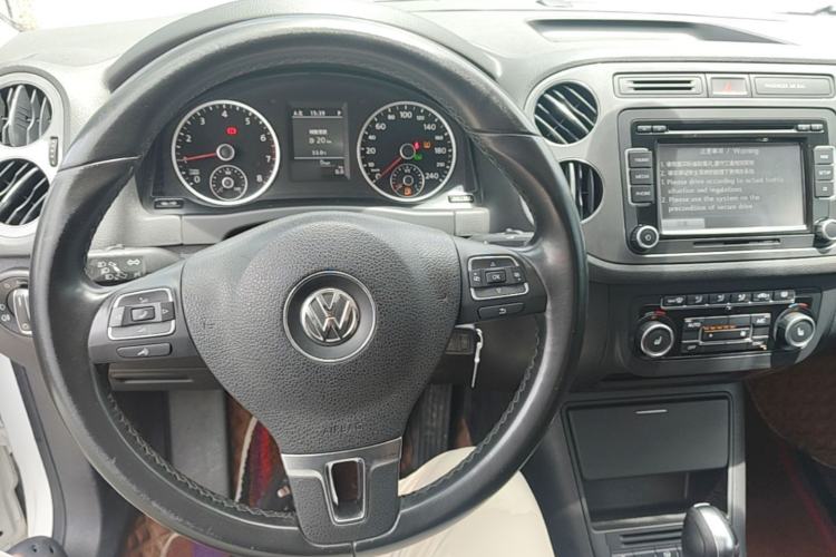 Used Volkswagen Tiguan 2012 2.0 TSI Comfort Edition Center Console