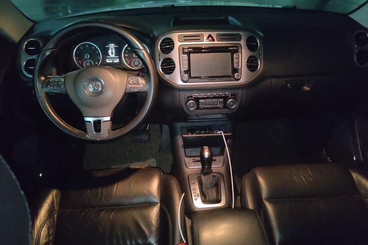 Used Volkswagen Tiguan 2012 1.8TSI Automatic Two-Wheel Drive Zhaoshi Edition Center Console