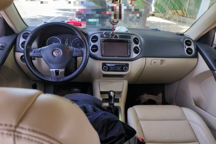 Used Volkswagen Tiguan 2012 1.8TSI Automatic All-Wheel Drive Fashion Edition Center Console