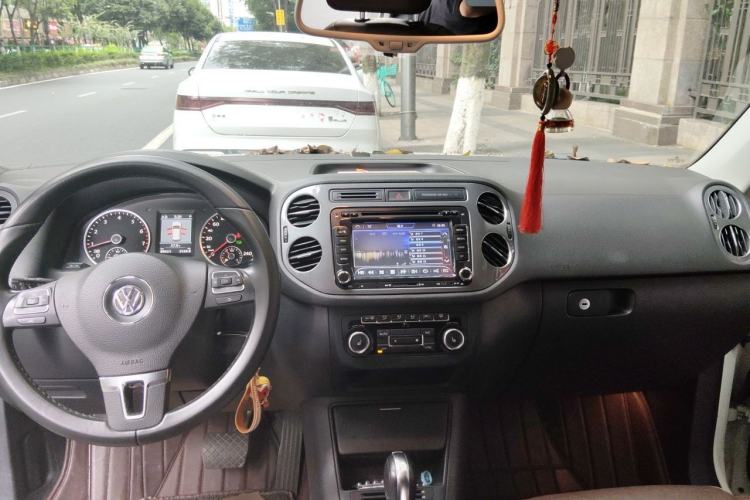 Used Volkswagen Tiguan 2012 2.0 TSI Comfort Edition Center Console