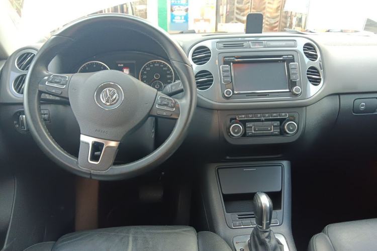 Used Volkswagen Tiguan 2012 2.0 TSI Comfort Edition Center Console