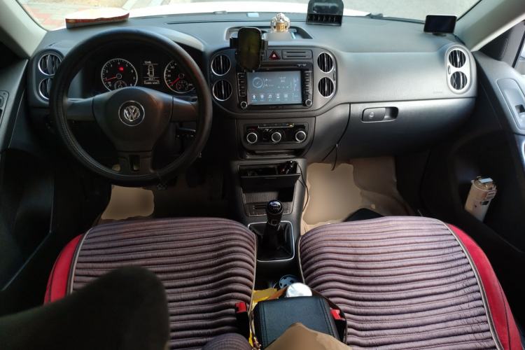 Used Volkswagen Tiguan 2012 1.4TSI Manual Two-Wheel-Drive Urban Edition Center Console