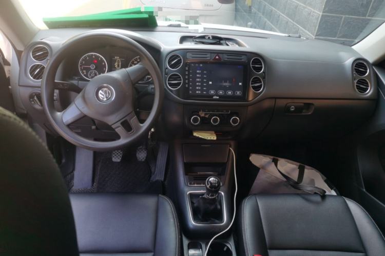 Used Volkswagen Tiguan 2012 1.4TSI Manual Two-Wheel-Drive Urban Edition Center Console