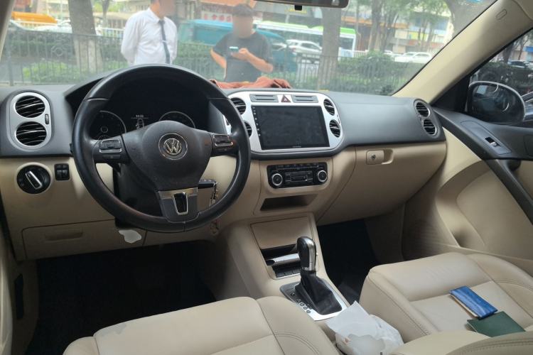 Used Volkswagen Tiguan 2012 1.8TSI Automatic All-Wheel Drive Elite Edition Center Console