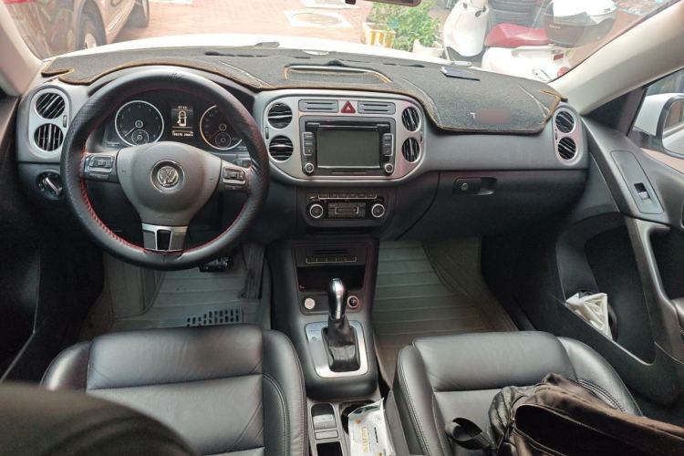 Used Volkswagen Tiguan 2012 2.0 TSI Automatic All-Wheel Drive Elite Edition Center Console