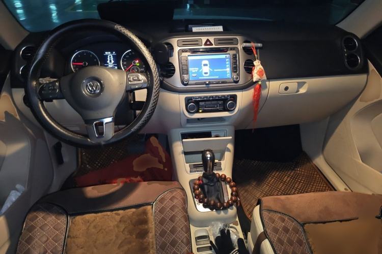Used Volkswagen Tiguan 2012 1.8TSI Automatic All-Wheel Drive Fashion Edition Center Console