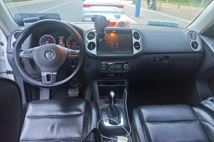 Used Volkswagen Tiguan 2012 1.8TSI Automatic All-Wheel Drive Elite Edition Center Console