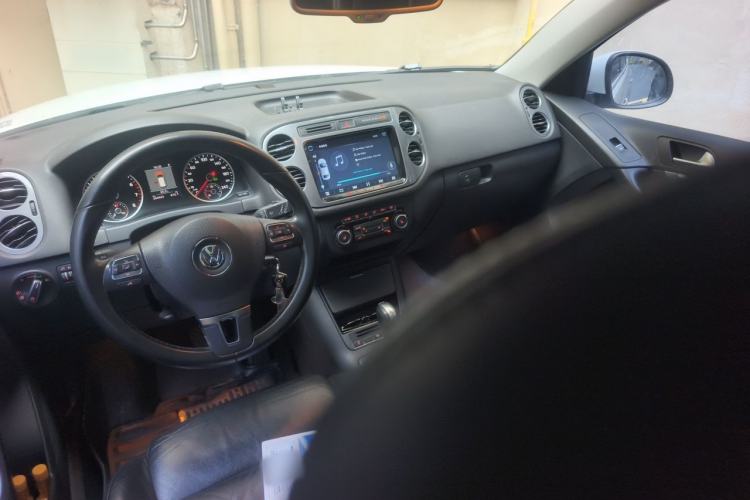 Used Volkswagen Tiguan 2012 2.0 TSI Comfort Edition Center Console