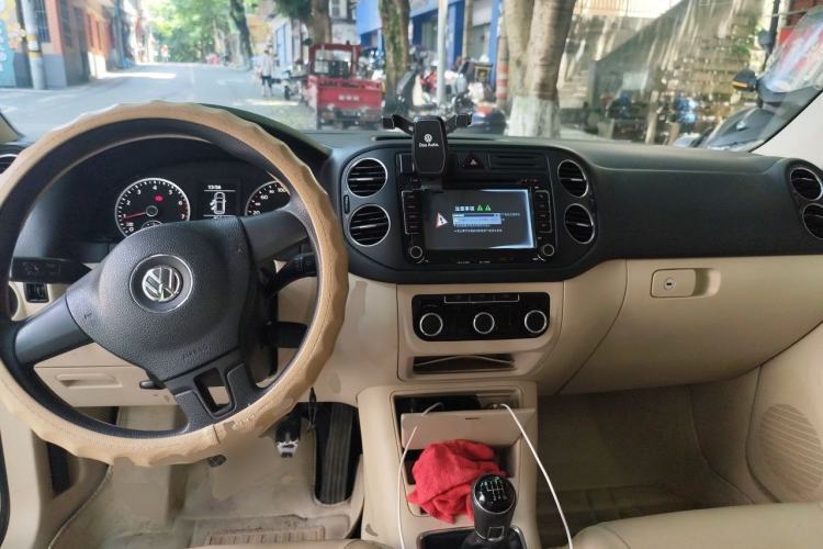 Used Volkswagen Tiguan 2012 1.8TSI Manual Two-Wheel Drive Urban Edition Center Console