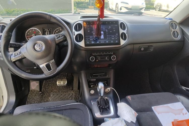 Used Volkswagen Tiguan 2012 2.0 TSI Automatic All-Wheel Drive Flagship Edition Center Console