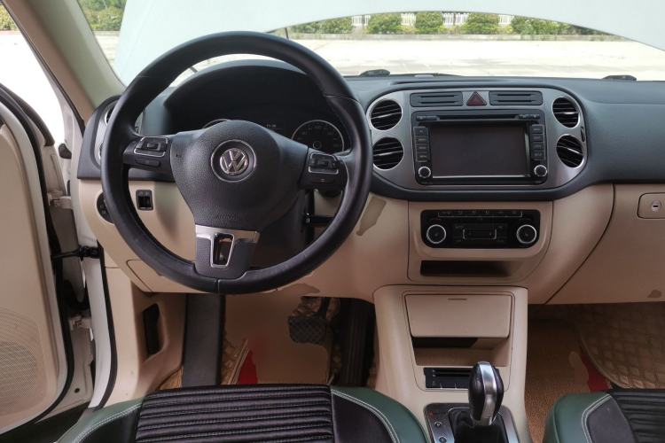 Used Volkswagen Tiguan 2012 1.8TSI Automatic All-Wheel Drive Elite Edition Center Console