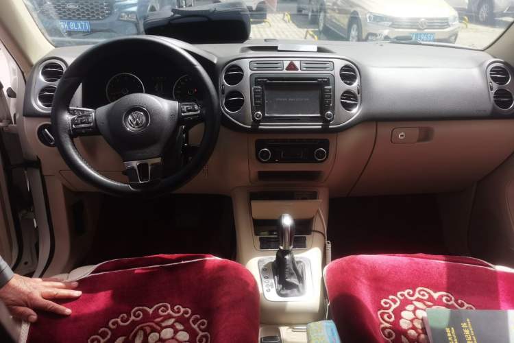 Used Volkswagen Tiguan 2012 1.8TSI Automatic Two-Wheel Drive Zhaoshi Edition Center Console