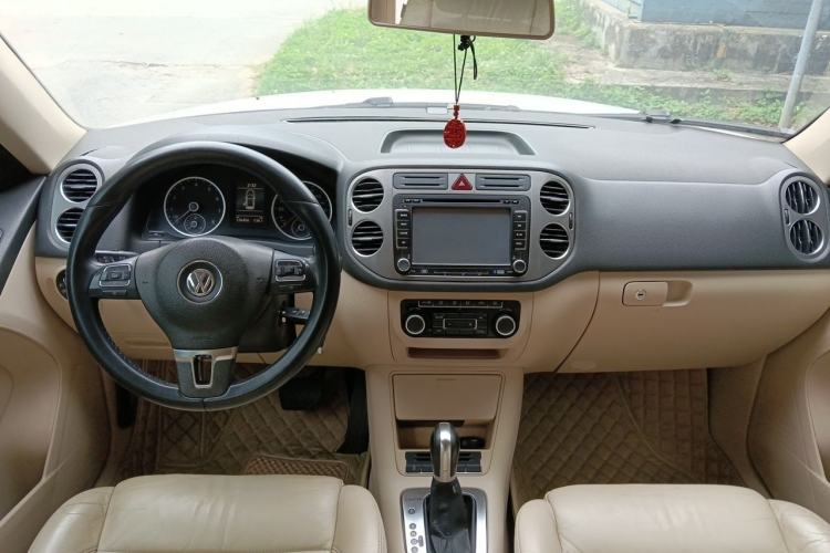 Used Volkswagen Tiguan 2012 1.8TSI Automatic All-Wheel Drive Fashion Edition Center Console