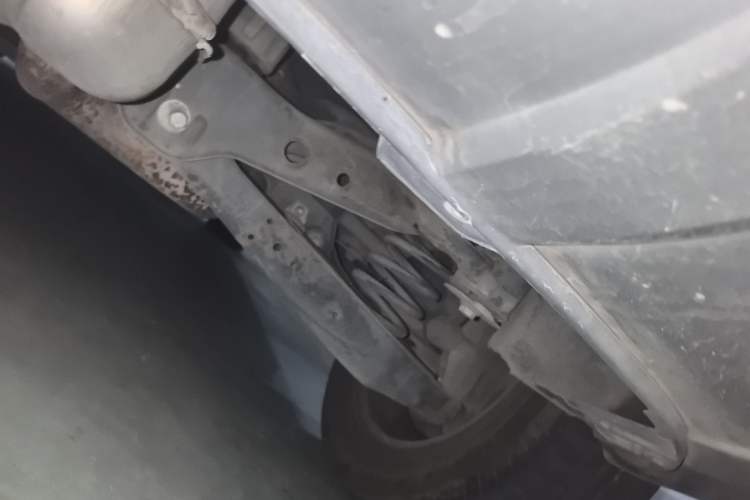 Used Volkswagen Tiguan 2012 1.8TSI Automatic Two-Wheel Drive Zhaoshi Edition Chassis Rear Right