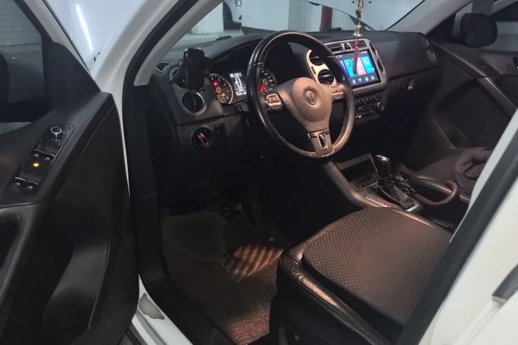 Used Volkswagen Tiguan 2012 1.8TSI Automatic Two-Wheel Drive Zhaoshi Edition Driver Seat