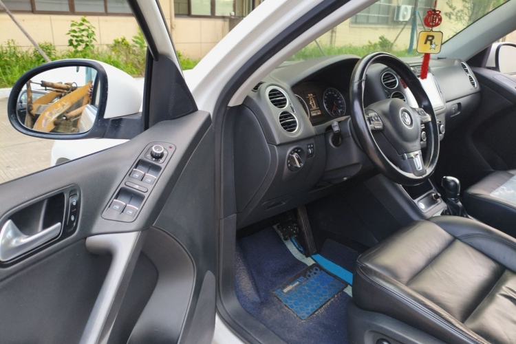 Used Volkswagen Tiguan 2012 2.0 TSI Automatic All-Wheel Drive Elite Edition Driver Seat