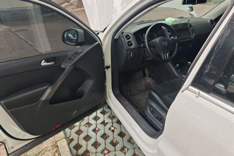 Used Volkswagen Tiguan 2012 2.0 TSI Automatic All-Wheel Drive Flagship Edition Driver Seat