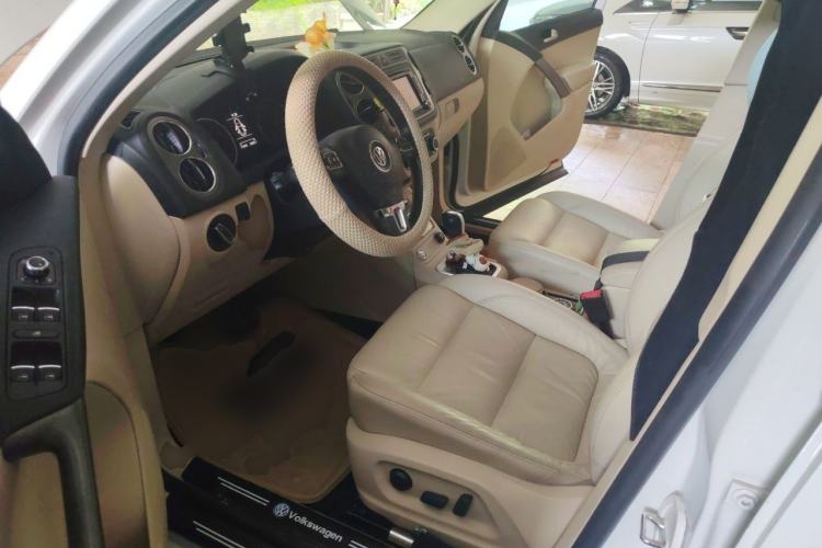 Used Volkswagen Tiguan 2012 2.0 TSI Automatic All-Wheel Drive Elite Edition Driver Seat