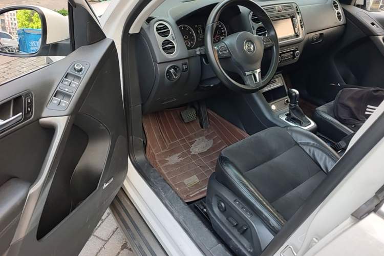 Used Volkswagen Tiguan 2012 2.0 TSI Automatic All-Wheel Drive Flagship Edition Driver Seat