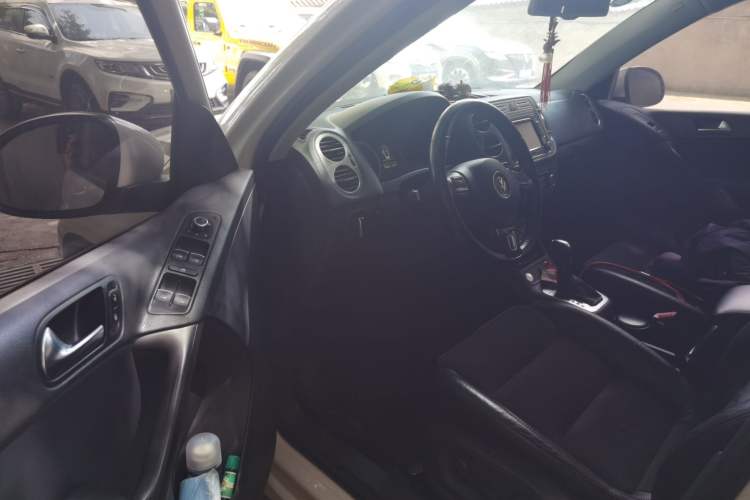 Used Volkswagen Tiguan 2012 2.0 TSI Automatic All-Wheel Drive Flagship Edition Driver Seat