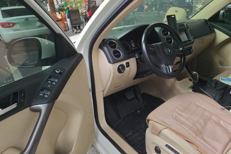 Used Volkswagen Tiguan 2012 2.0 TSI Automatic All-Wheel Drive Flagship Edition Driver Seat