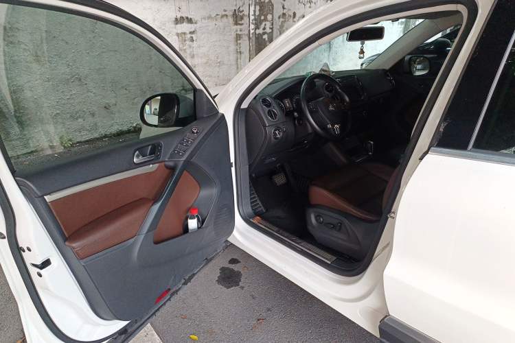 Used Volkswagen Tiguan 2012 2.0 TSI Comfort Edition Driver Seat