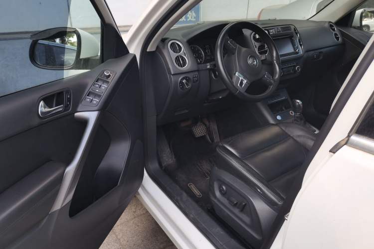 Used Volkswagen Tiguan 2012 2.0 TSI Automatic All-Wheel Drive Elite Edition Driver Seat