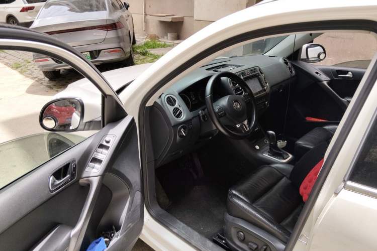 Used Volkswagen Tiguan 2012 1.8TSI Automatic All-Wheel Drive Elite Edition Driver Seat