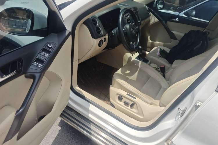 Used Volkswagen Tiguan 2012 2.0 TSI Automatic All-Wheel Drive Flagship Edition Driver Seat