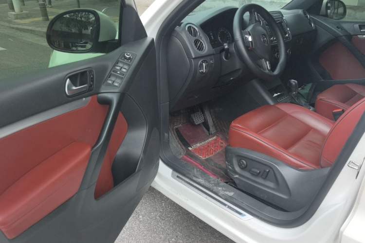 Used Volkswagen Tiguan 2012 2.0 TSI Luxury Edition Driver Seat