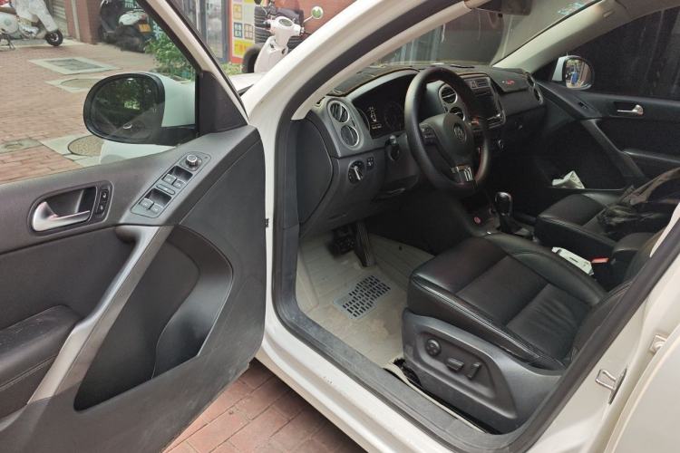 Used Volkswagen Tiguan 2012 2.0 TSI Automatic All-Wheel Drive Elite Edition Driver Seat