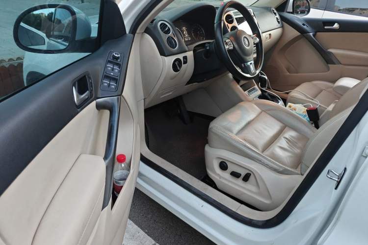 Used Volkswagen Tiguan 2012 1.8TSI Automatic All-Wheel Drive Elite Edition Driver Seat
