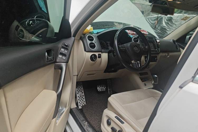 Used Volkswagen Tiguan 2012 2.0 TSI Automatic All-Wheel Drive Flagship Edition Driver Seat