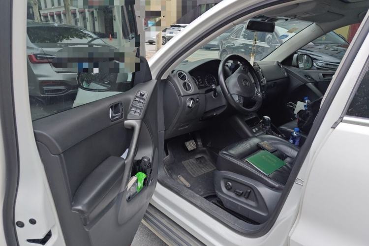 Used Volkswagen Tiguan 2012 2.0 TSI Automatic All-Wheel Drive Elite Edition Driver Seat